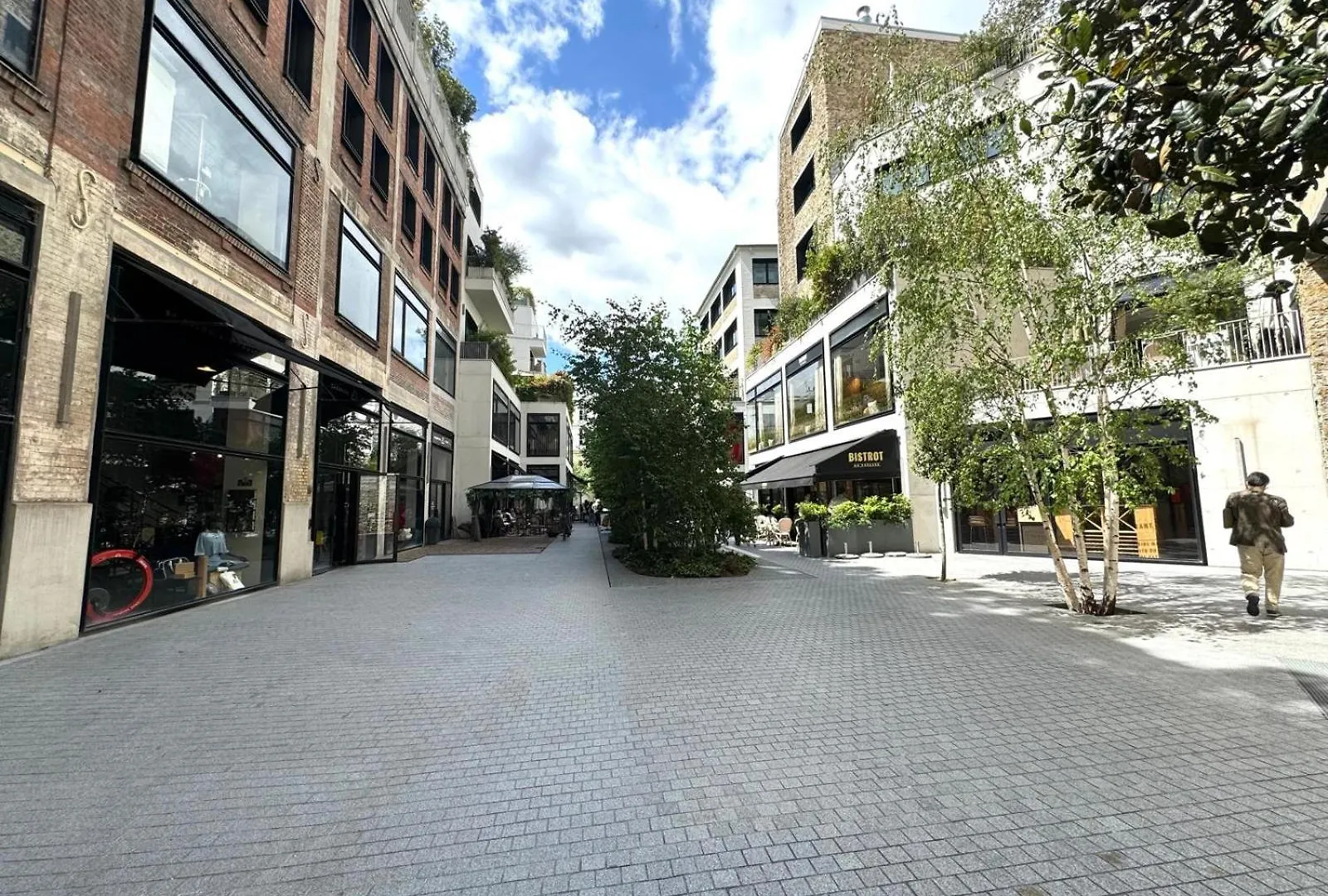 Apartment Deux Lumineux Situes Dans Le Quartier Historique De La Rue Du Bac Paris