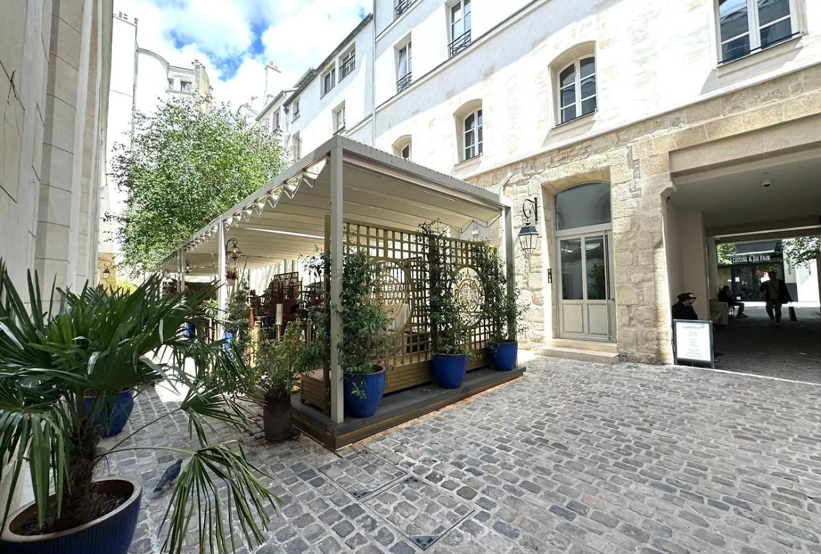 Deux Lumineux Situes Dans Le Quartier Historique De La Rue Du Bac Apartment Paris