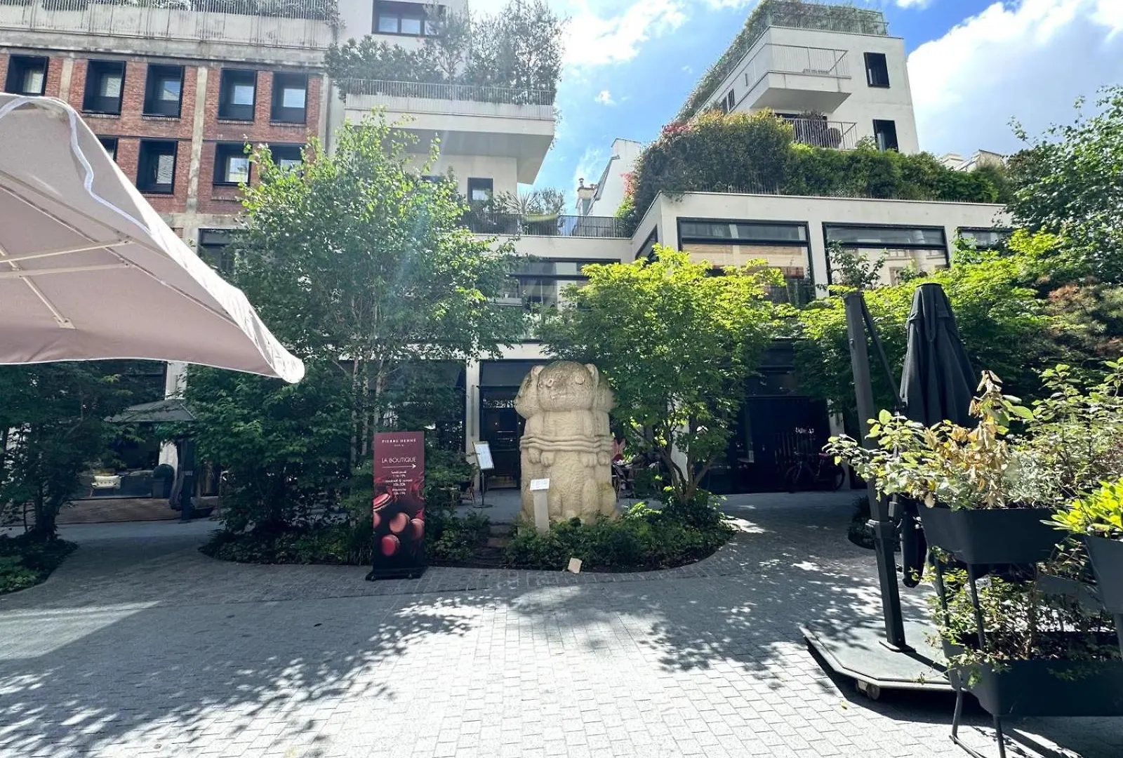Apartment Deux Lumineux Situes Dans Le Quartier Historique De La Rue Du Bac Paris